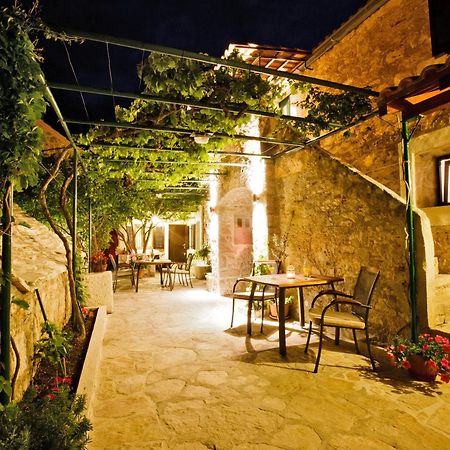 Paradise Stone Apartments Bol Kültér fotó