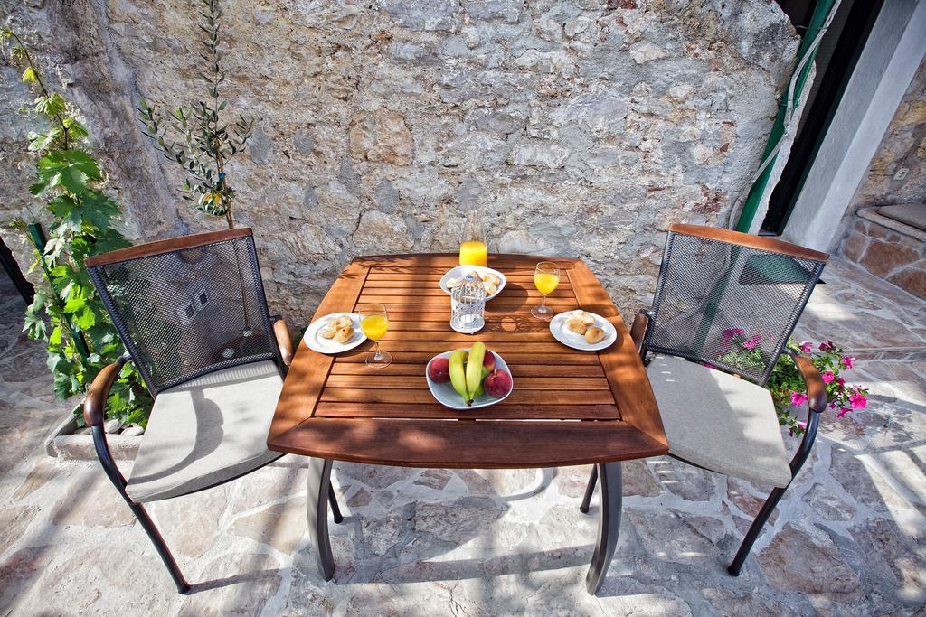 Paradise Stone Apartments Bol Kültér fotó