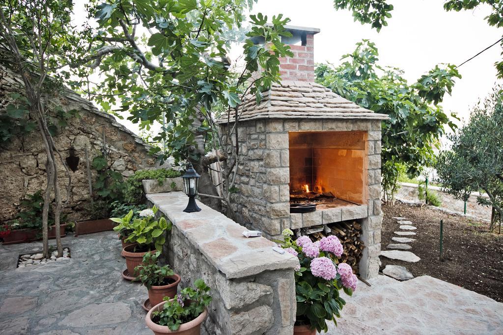 Paradise Stone Apartments Bol Kültér fotó