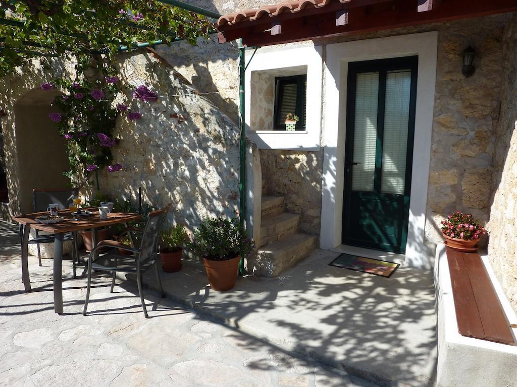 Paradise Stone Apartments Bol Kültér fotó