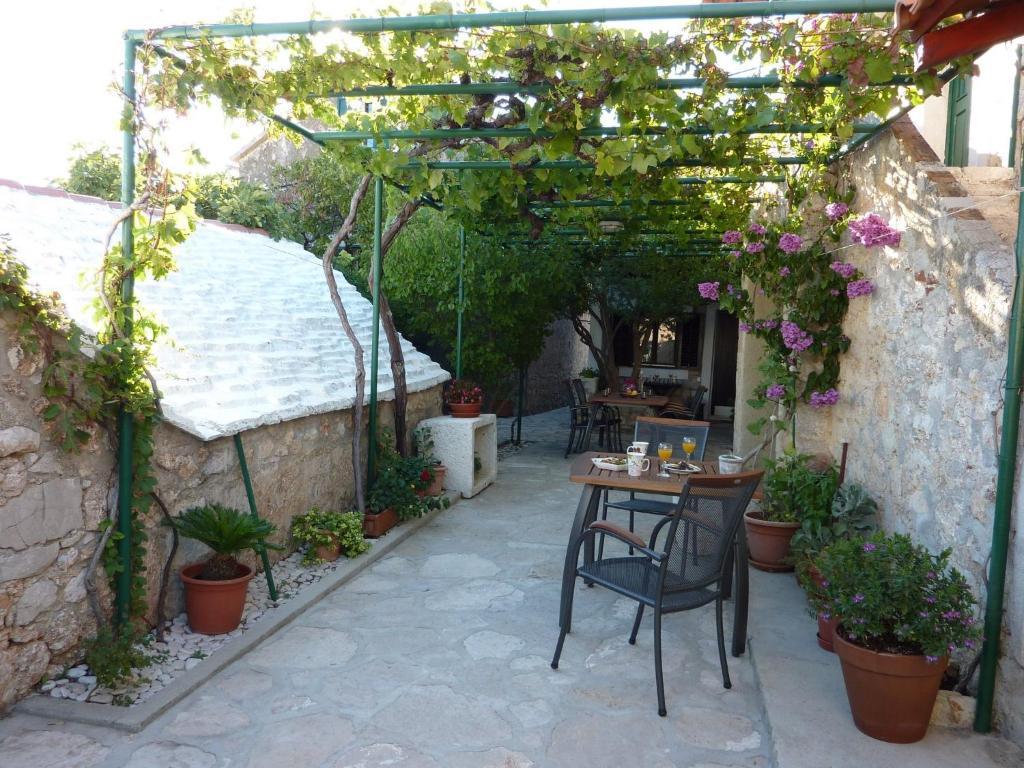 Paradise Stone Apartments Bol Kültér fotó