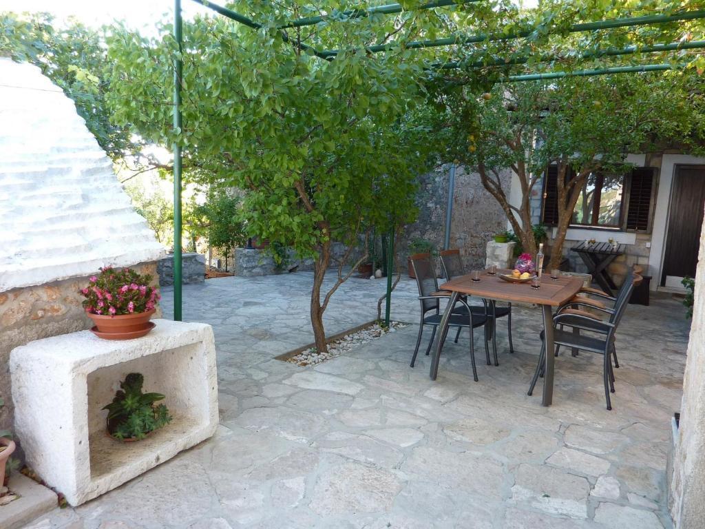 Paradise Stone Apartments Bol Kültér fotó