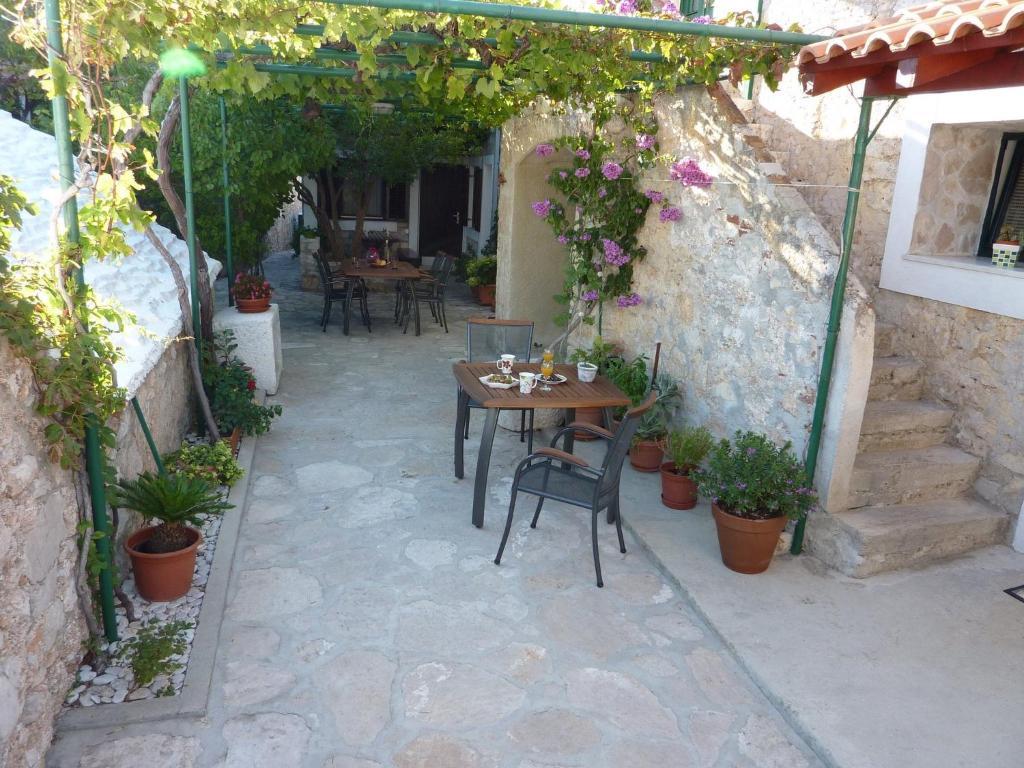Paradise Stone Apartments Bol Kültér fotó