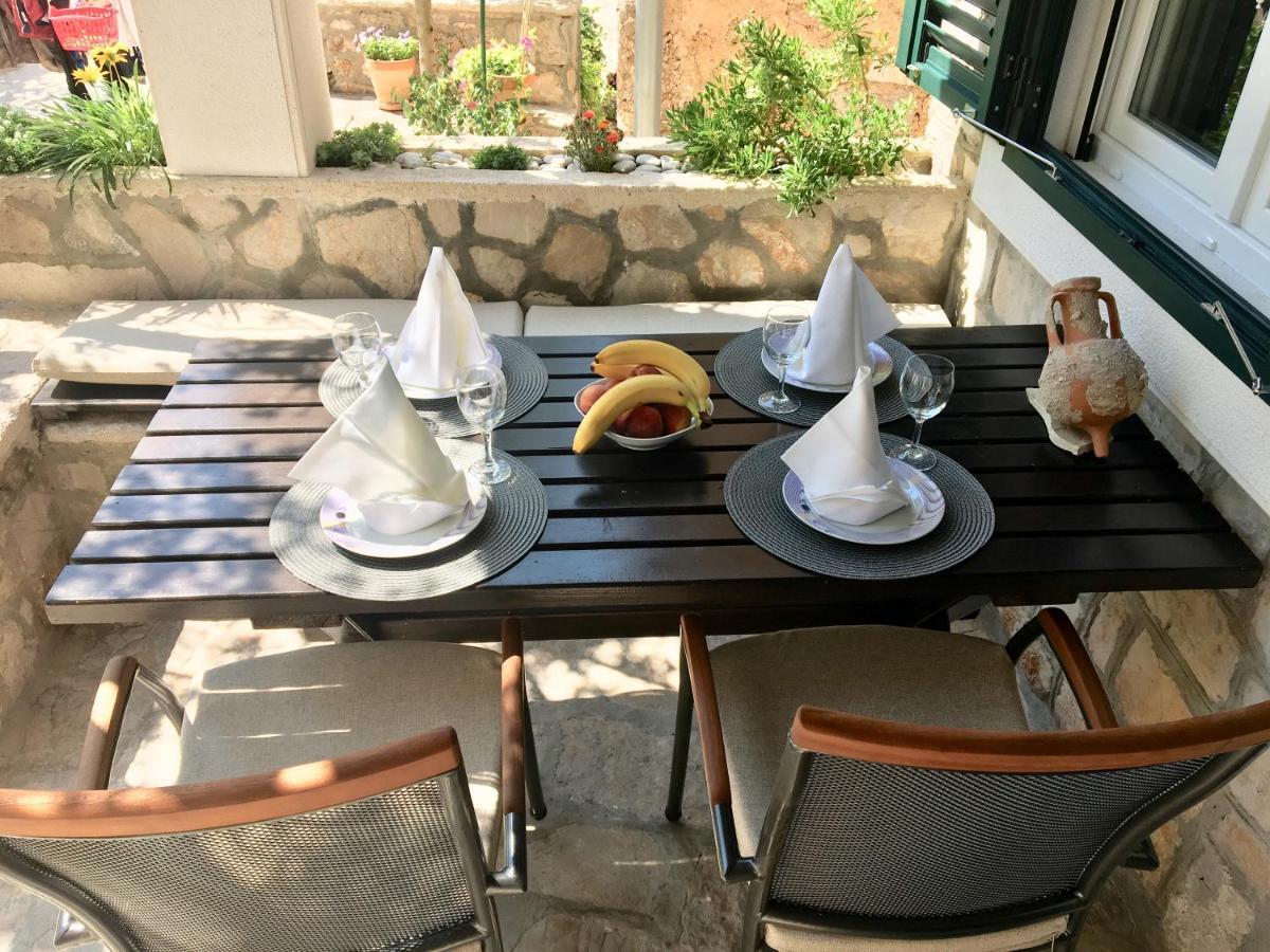 Paradise Stone Apartments Bol Kültér fotó